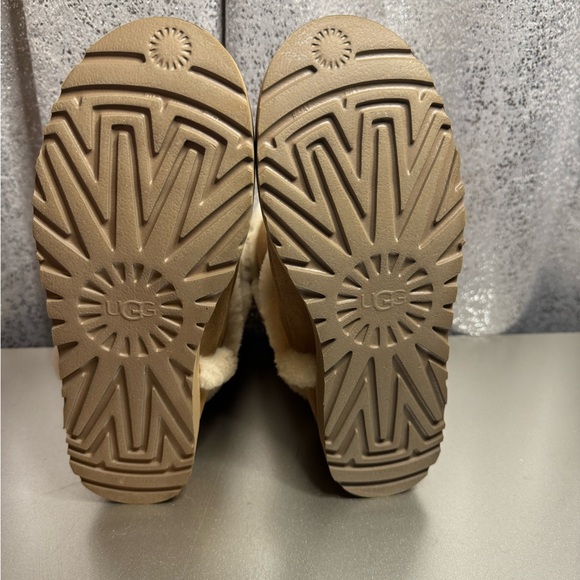 Ugg Boots - Size 7 - Picture 7 of 8